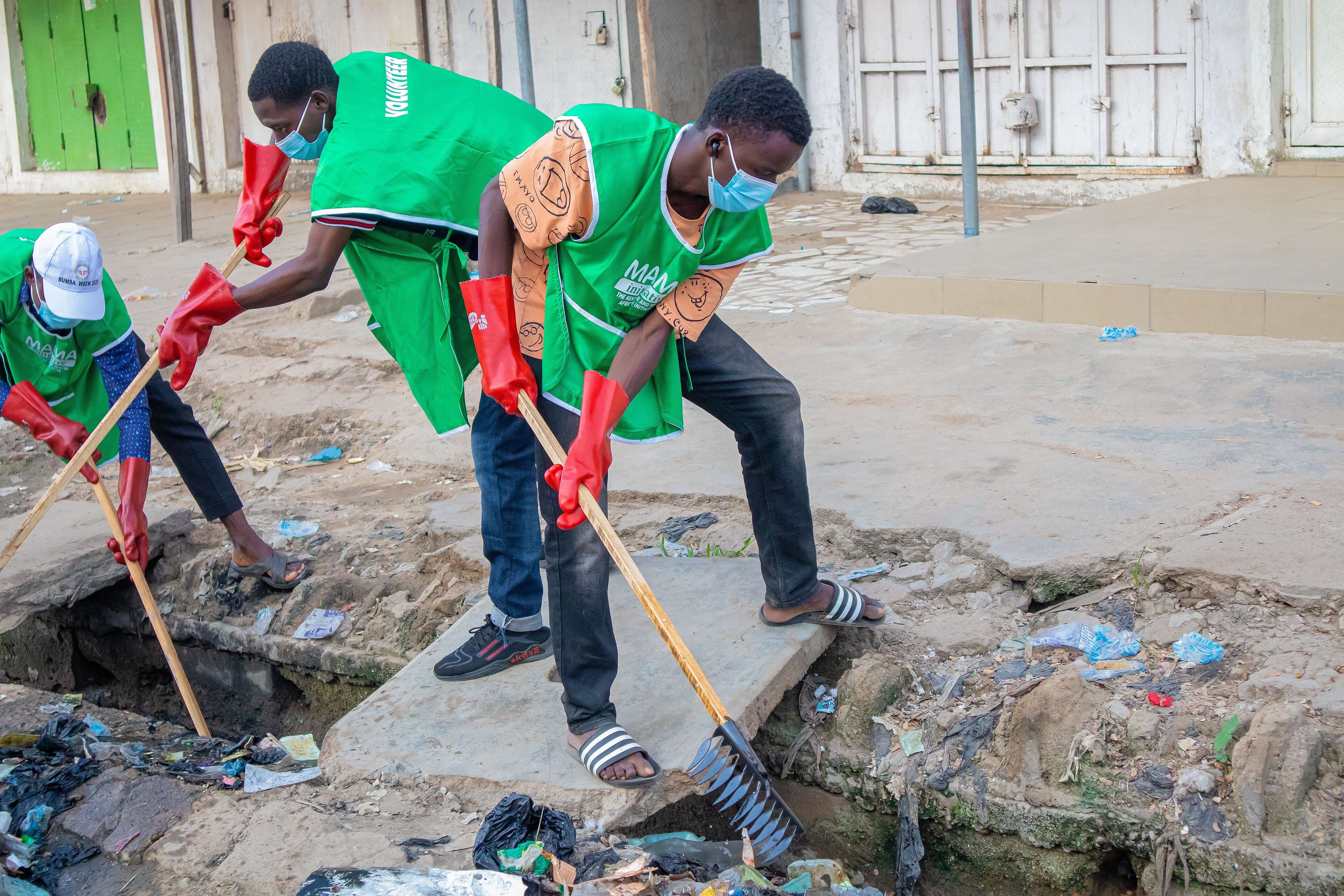 Volunteers clearing waste from a market drain, Nigeria (illustration)
